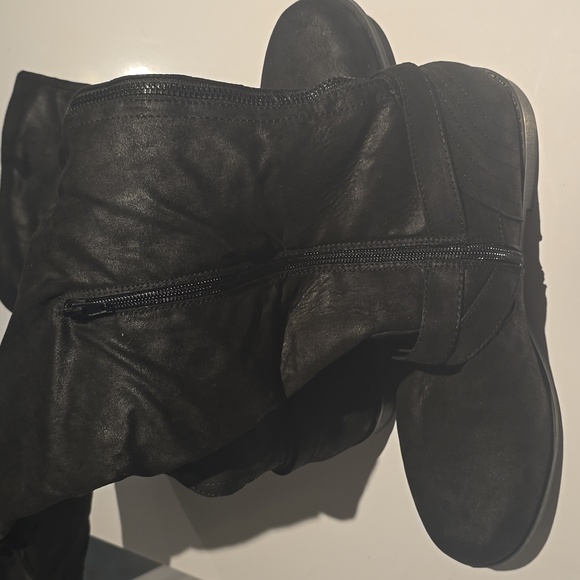 Brand New Over the knee Black Suede Boots - Picture 4 of 4